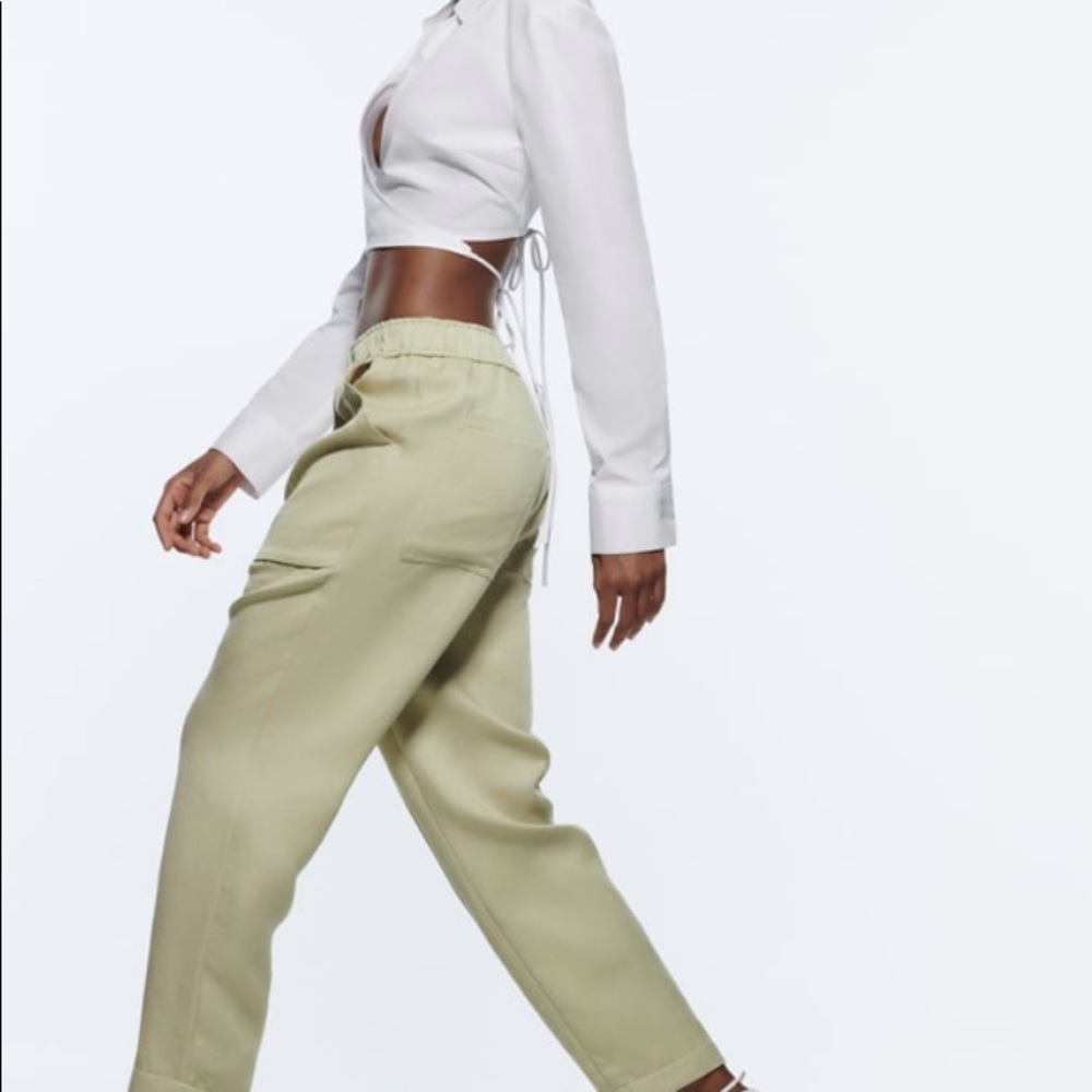 Zara pants with pockets , medium . Pistachio green color